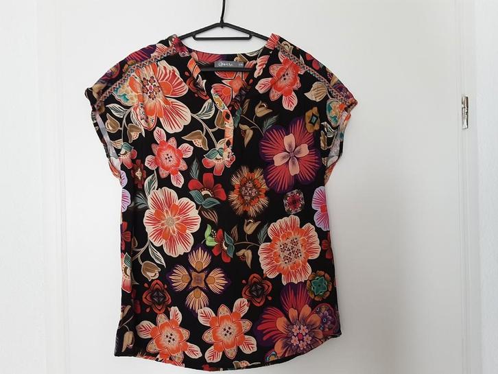 Mooie fleurige top maat S 36    Geisha, Kleding | Dames, Tops, Zo goed als nieuw, Maat 36 (S), Zwart, Korte mouw, Ophalen of Verzenden