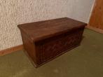 Antieke houten kist met snijwerk, Ophalen