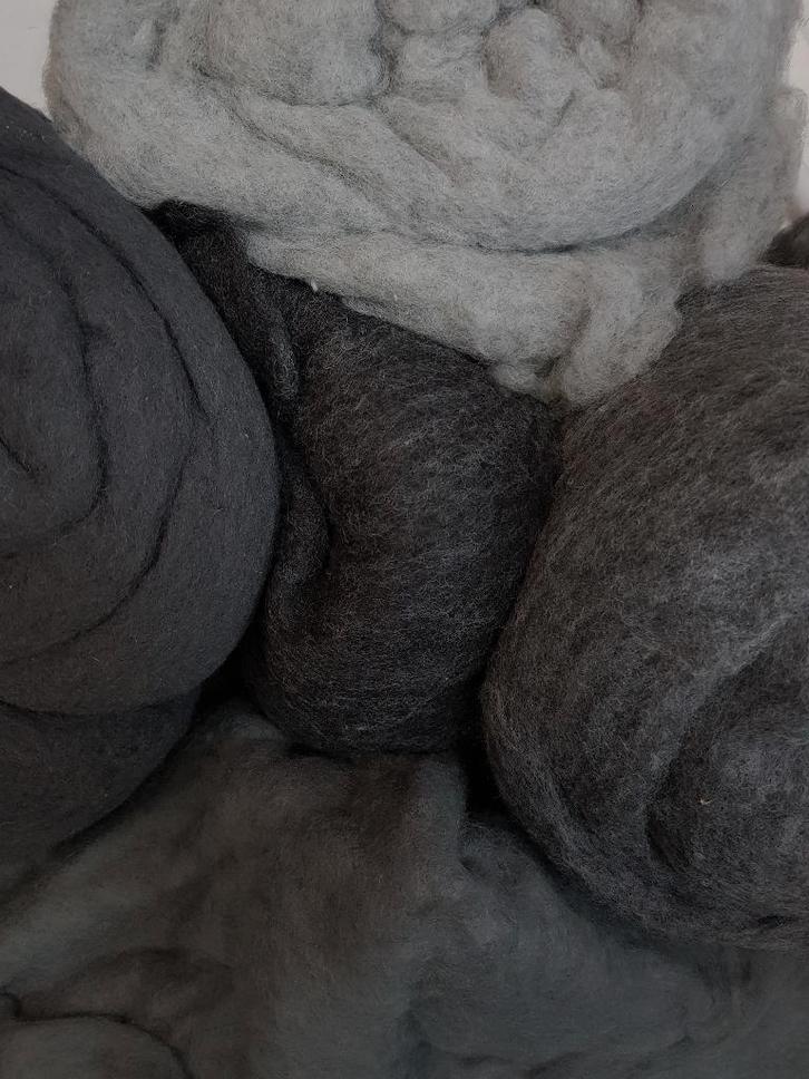 Gekaarde wol assorti ROCK viltwol, ongesponnen wol, Hobby en Vrije tijd, Vilt, Nieuw, Los Vilt, Verzenden