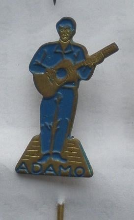 Pin - ADAMO, Verzamelen, Ophalen of Verzenden, Zo goed als nieuw, Pop, Beeldje of Miniatuur