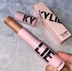 Kylie jenner kylight stick out of this world highlighter, Bruin, Gehele gezicht, Nieuw, Ophalen of Verzenden