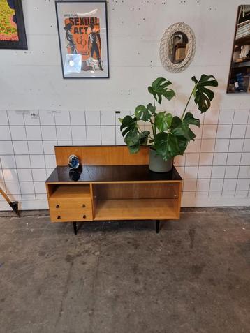 Vintage dressoir sideboard jaren 60 70 zwart glazen blad  beschikbaar voor biedingen