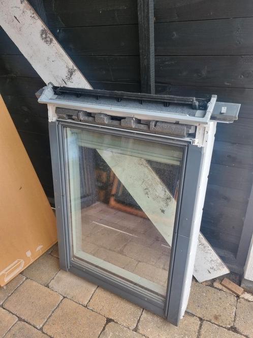 Velux dakraam 78x98 kunststof GGU MK04, Doe-het-zelf en Verbouw, Glas en Ramen, Zo goed als nieuw, Dakraam, 80 tot 120 cm, 80 tot 120 cm