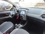 Toyota Aygo X-JOY € 13.900,00, Stof, 4 stoelen, Origineel Nederlands, LED verlichting