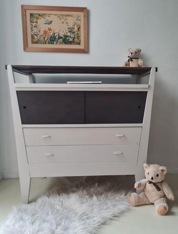 Vintage commode  beschikbaar voor biedingen