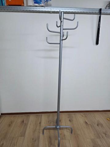  Kapstok metaal mooi en nieuw 185 cm grijs  beschikbaar voor biedingen