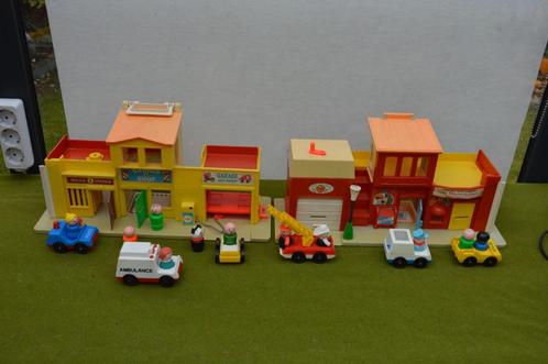 Vintage fisher price Play Family Village met 11 poppetjes en, Kinderen en Baby's, Speelgoed | Fisher-Price, Gebruikt, Speelset