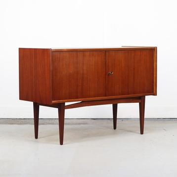 Vintage Teak Midcentury Lowboard / Dressoir / Tv Meubel beschikbaar voor biedingen