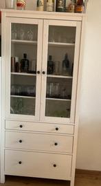 Hemnes vitrinekast, Huis en Inrichting, Kasten | Vitrinekasten, Ophalen, 50 tot 100 cm, Zo goed als nieuw, 150 tot 200 cm