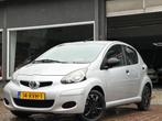 Toyota Aygo 1.0 2de Eigenaar Carplay Camera Navigatie NAP, Voorwielaandrijving, Euro 5, Gebruikt, 4 stoelen
