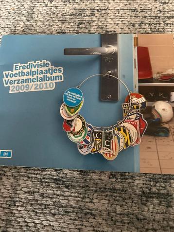 Voetbalplaatjesalbum 2009/2010 + Club Emblemen beschikbaar voor biedingen