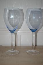 Twee wijnglazen met een blauw effect., Glas of Glazen, Nieuw, Ophalen of Verzenden, Glas