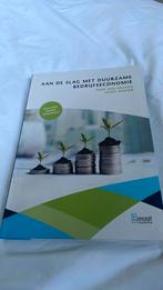 Theo van Houten - Aan de slag met duurzame bedrijfseconomie, Ophalen of Verzenden, Theo van Houten; Joost Bakker, Management, Zo goed als nieuw