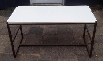 Hobby / werktafel - hout/metaal beschikbaar voor biedingen