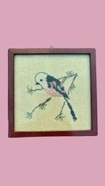 Vintage geborduurd vogel schilderijtje, Ophalen of Verzenden, Zo goed als nieuw, Hout, Minder dan 50 cm