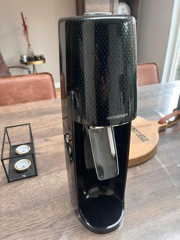 SodaStream bruiswatertoestel + flessen beschikbaar voor biedingen