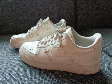 Nike Air Force 1 07 LX sail/metallic gold maat 41 beschikbaar voor biedingen