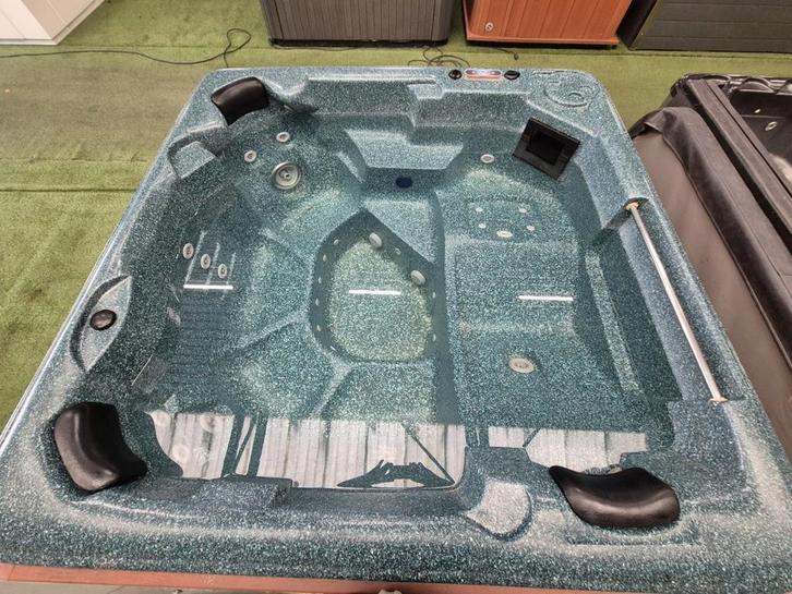 Prachtige balboa spa ‼️🌴210 x 210 x 97  5 persoons jacuzzi, Tuin en Terras, Bubbelbaden en Hottubs, Gebruikt, Filter, Ophalen of Verzenden