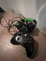 XBOX controler en headset, Spelcomputers en Games, Spelcomputers | Xbox | Accessoires, Ophalen of Verzenden, Zo goed als nieuw