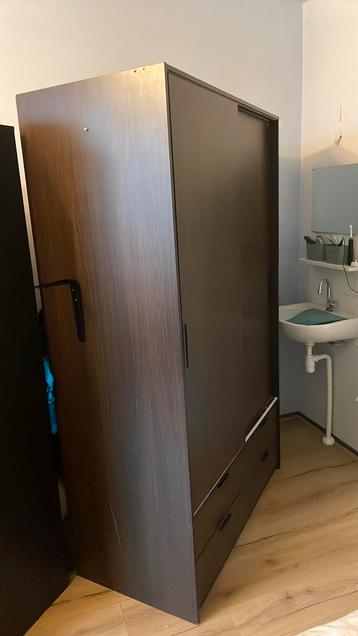 Kast bruin 118x61,2x202 (ophalen/ brengen weekend 9/8) beschikbaar voor biedingen