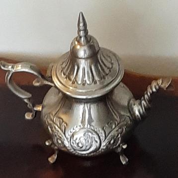 ☕Brocante: Marokkaanse theepot op vier pootjes🏷️€24,95-  beschikbaar voor biedingen