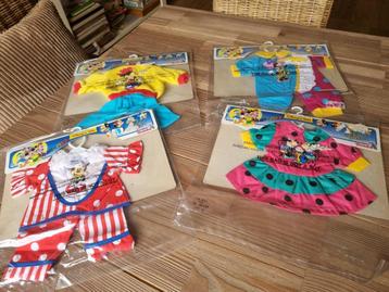 4 Vintage Kleding Sets Fan-Club voor Disney's Fashion Dolls beschikbaar voor biedingen