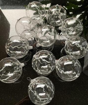 Transparant glazen kerstballen beschikbaar voor biedingen
