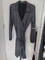 Super mooie overslag wikkel feestjurk NIKKIE 38 zilver, Maat 38/40 (M), Overige kleuren, Nieuw, Ophalen of Verzenden