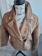 Bruin suede jasje met leuke details mt. 38, Maat 38/40 (M), Bruin, Ophalen of Verzenden, Zo goed als nieuw