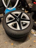 Toyota Banden 215/45/17, Ophalen of Verzenden, Gebruikt