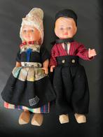 Twee vintage poppen in Hollandse klederdracht, Ophalen of Verzenden, Zo goed als nieuw, Pop