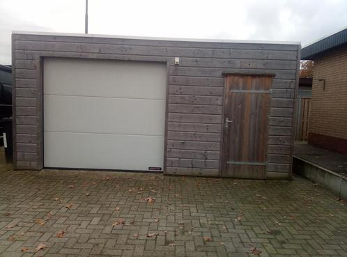 Houten garage met roldeur en vloer, Tuin en Terras, Tuinhuizen, Zo goed als nieuw, Schuur, Hout, 500 cm of meer, 400 cm of meer