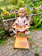 Schattige Antieke Pop met Kinderstoel, Ophalen of Verzenden