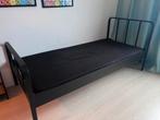 Bed Woood Mees 90 x 200 zwart, Ophalen, 90 cm, Eenpersoons, Zwart