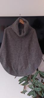 Grijze wollen poncho, Ophalen of Verzenden, Zo goed als nieuw, Maat 38/40 (M), Grijs