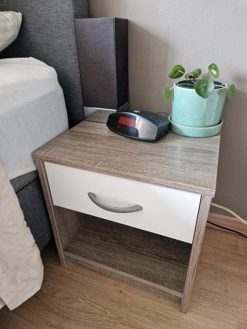 2x nachtkastje, Huis en Inrichting, Slaapkamer | Nachtkastjes, Zo goed als nieuw, Minder dan 55 cm, Minder dan 45 cm, Ophalen