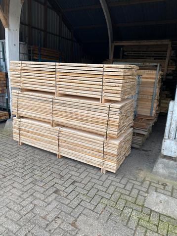 Douglas planken beschikbaar voor biedingen