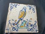 Prachtig antieke dikke tegel met vogel. Bieden op mp, Antiek en Kunst, Antiek | Wandborden en Tegels, Ophalen of Verzenden
