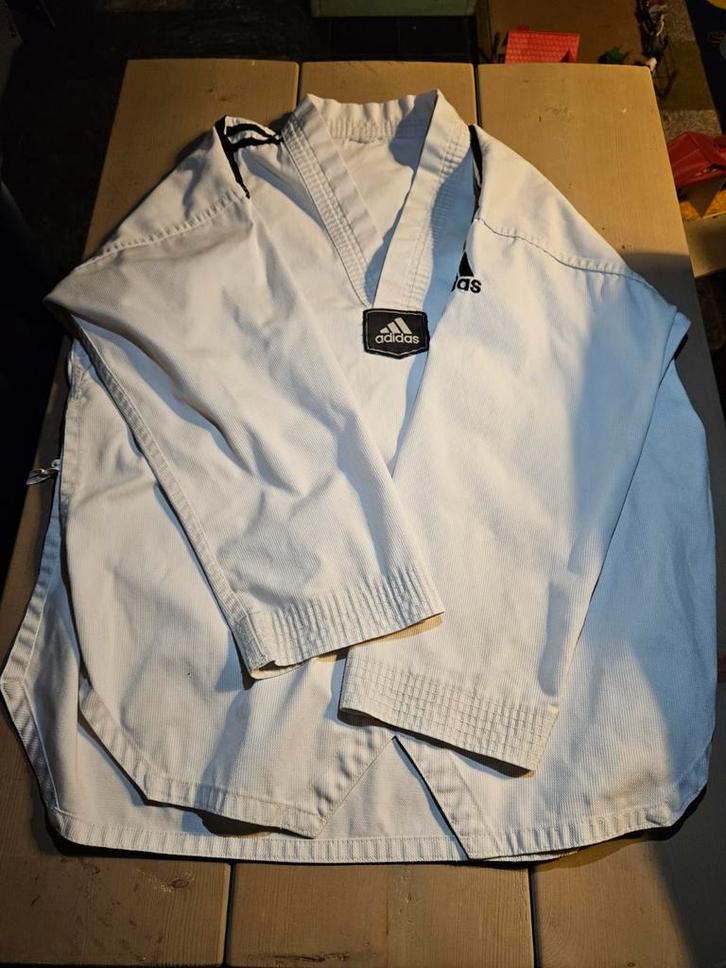 Adidas Taekwondo Pak - 150-160 cm - Goede Staat, Sport en Fitness, Vechtsporten en Zelfverdediging, Zo goed als nieuw, Taekwondo