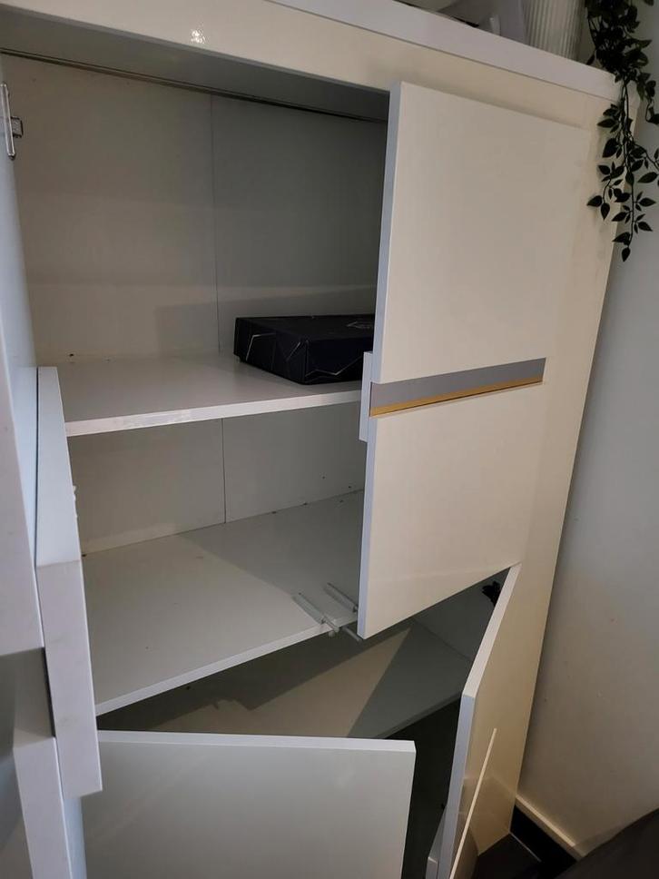 Hoogglans Witte Kast, Antiek en Kunst, Antiek | Meubels | Kasten, Ophalen of Verzenden