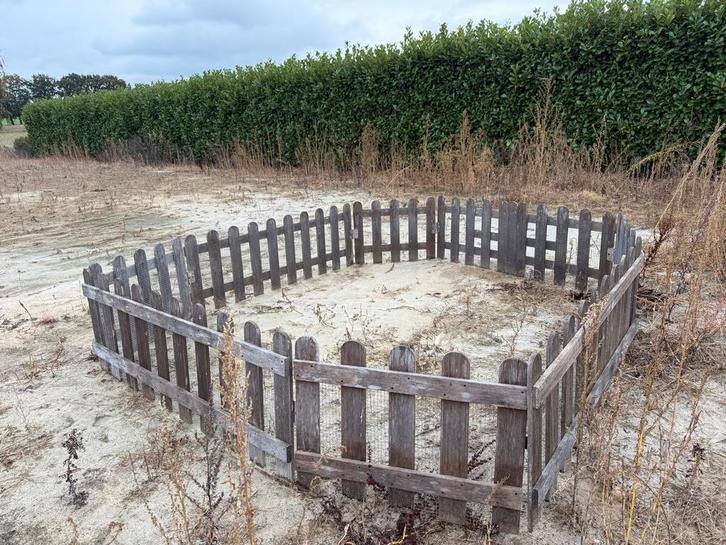 Konijnenren van hardhout en gaas, Dieren en Toebehoren, Knaagdieren en Konijnen | Hokken en Kooien, Gebruikt, Overige typen, 110 cm of meer