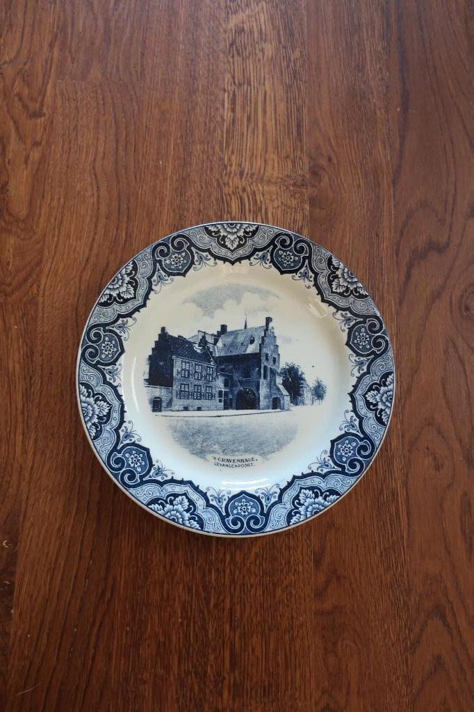 bord mooi nederland 's gravenhage gevangenpoort, Antiek en Kunst, Antiek | Servies los, Ophalen of Verzenden