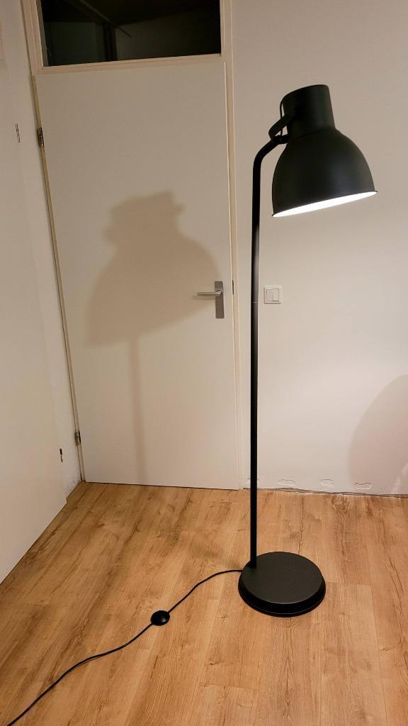 Staande lamp industrieel - donkergrijs, Huis en Inrichting, Lampen | Vloerlampen, Gebruikt, 150 tot 200 cm, Metaal, Ophalen