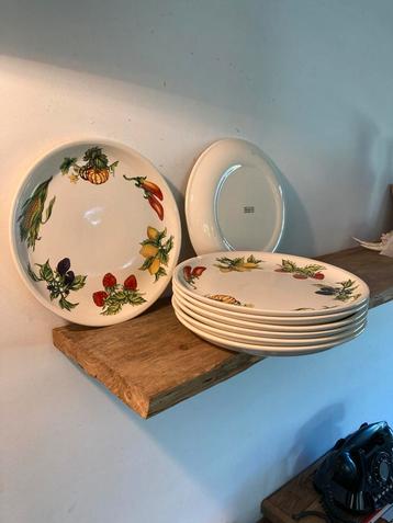 Set van 8 Aardewerk Borden beschikbaar voor biedingen