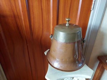 Doofpot / Koper met messing poten en messing deksel / 32cm.  beschikbaar voor biedingen