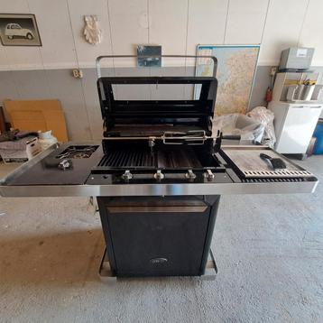 Robuuste emaille BORETTI buitenkeuken m. 6 branders en Spit. beschikbaar voor biedingen