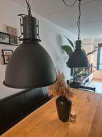 2 zwarte industriële hanglampen van Loods5, Huis en Inrichting, Lampen | Hanglampen, Ophalen of Verzenden, Zo goed als nieuw, Minder dan 50 cm