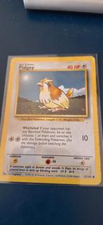 Pidgey 57/102 - Base Set Pokemon kaart, Hobby en Vrije tijd, Verzamelkaartspellen | Pokémon, Ophalen of Verzenden, Gebruikt, Losse kaart