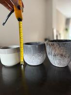 3 Grijs / Witte Bloempotten, Tuin en Terras, Bloempotten, Ophalen, Gebruikt, Rond, Binnen