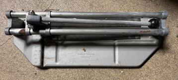 Tegel snijder beschikbaar voor biedingen